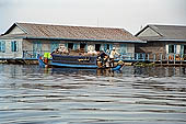 Tonle Sap - Prek Toal floating village - floating houses 